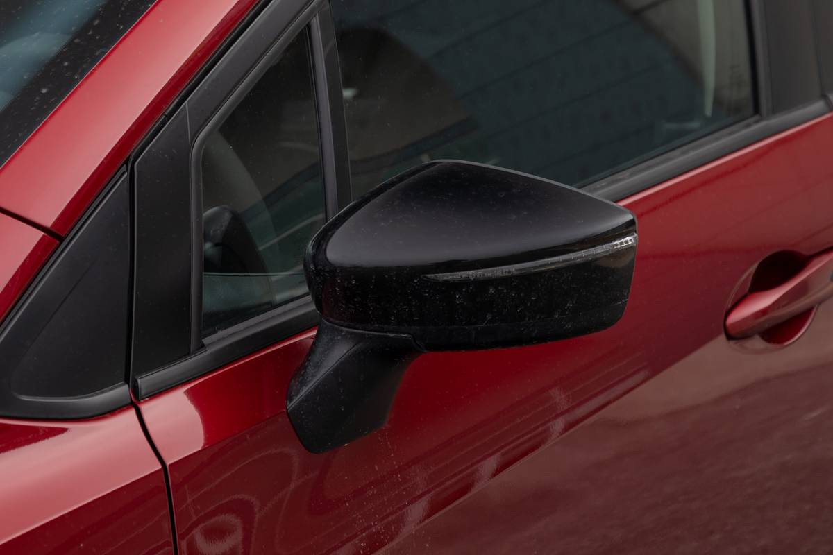 nissan versa 2024 05 rétroviseur extérieur à l'échelle jpg