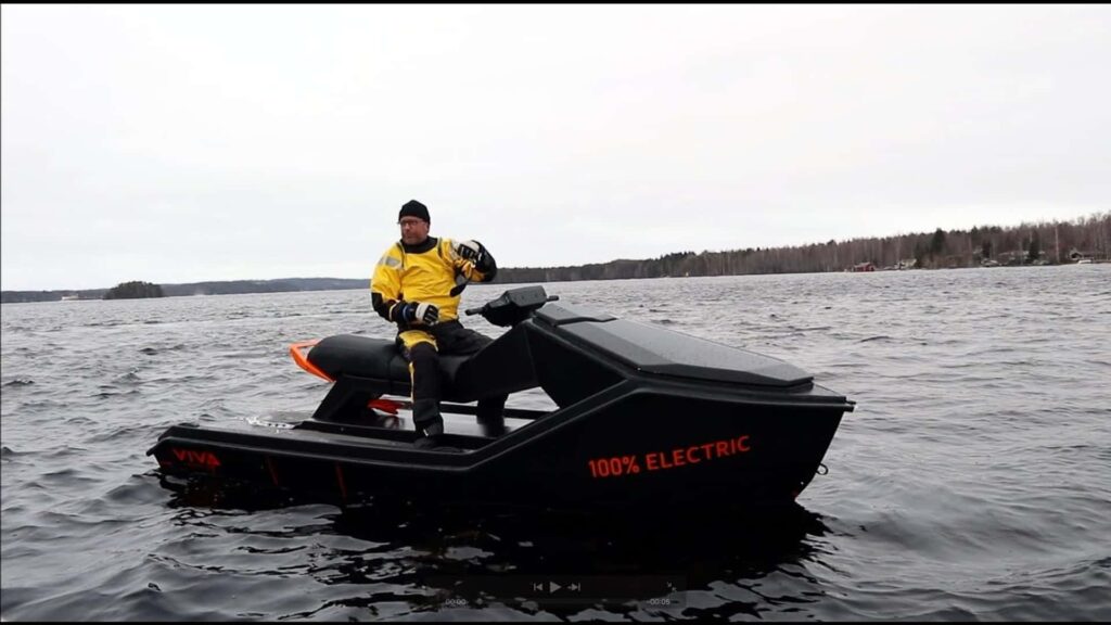 Ce jet ski entièrement électrique peut se charger complètement en seulement une heure