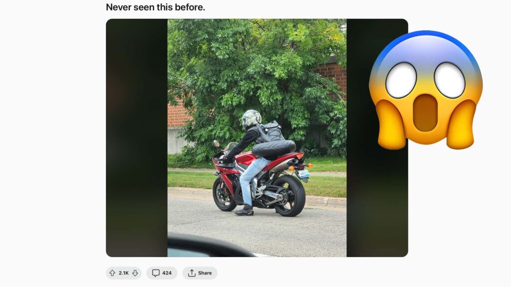 Ce motocycliste a utilisé un pneu neuf comme ceinture pour le transporter chez lui
