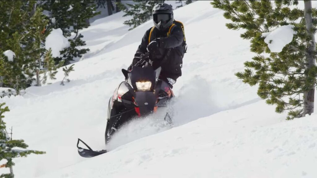 Regardez cette vidéo des motoneiges Yamaha de la dernière édition pour 2025