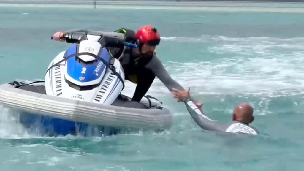 Voici comment l'association hawaïenne des sauveteurs utilise des jetskis pour sauver des vies