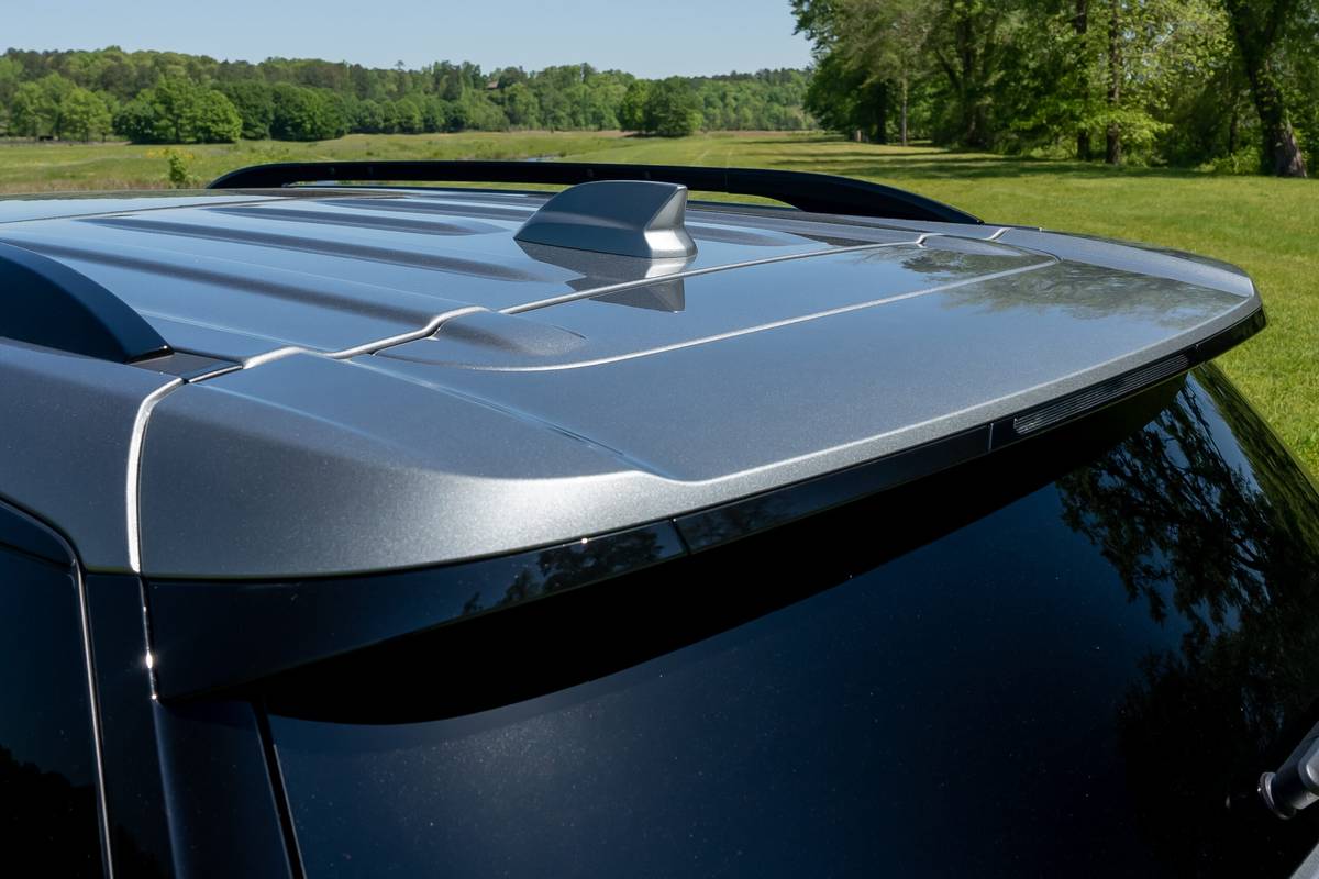 chevrolet traverse z71 2025 09 détail du toit extérieur à l'échelle jpg