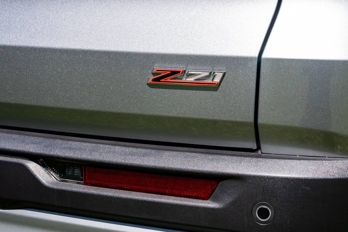 chevrolet traverse z71 2025 13 badge arrière extérieur à l'échelle jpg
