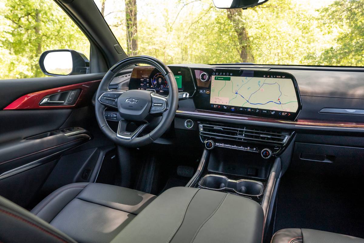 chevrolet traverse z71 2025 18 intérieur première rangée à l'échelle jpg