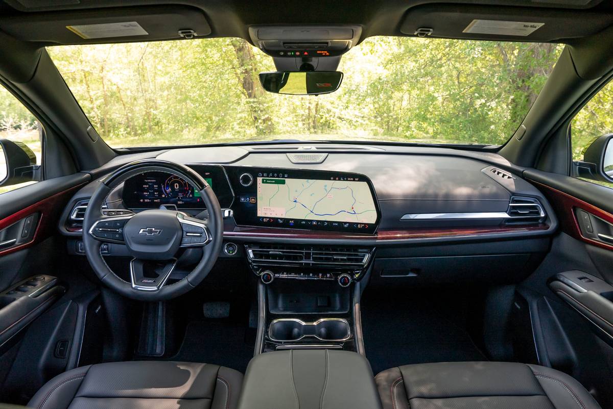 chevrolet traverse z71 2025 17 intérieur première rangée à l'échelle jpg