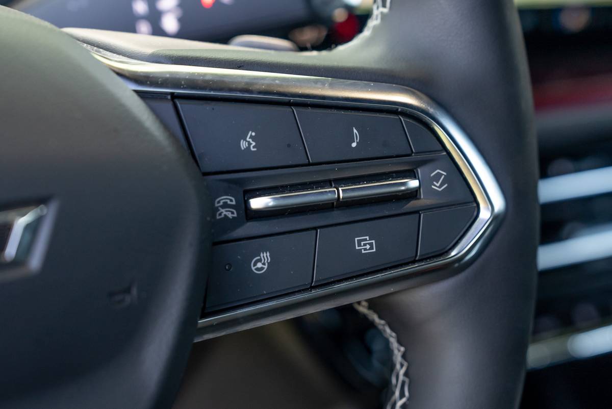 chevrolet traverse z71 2025 24 commandes intérieures au volant à l'échelle jpg