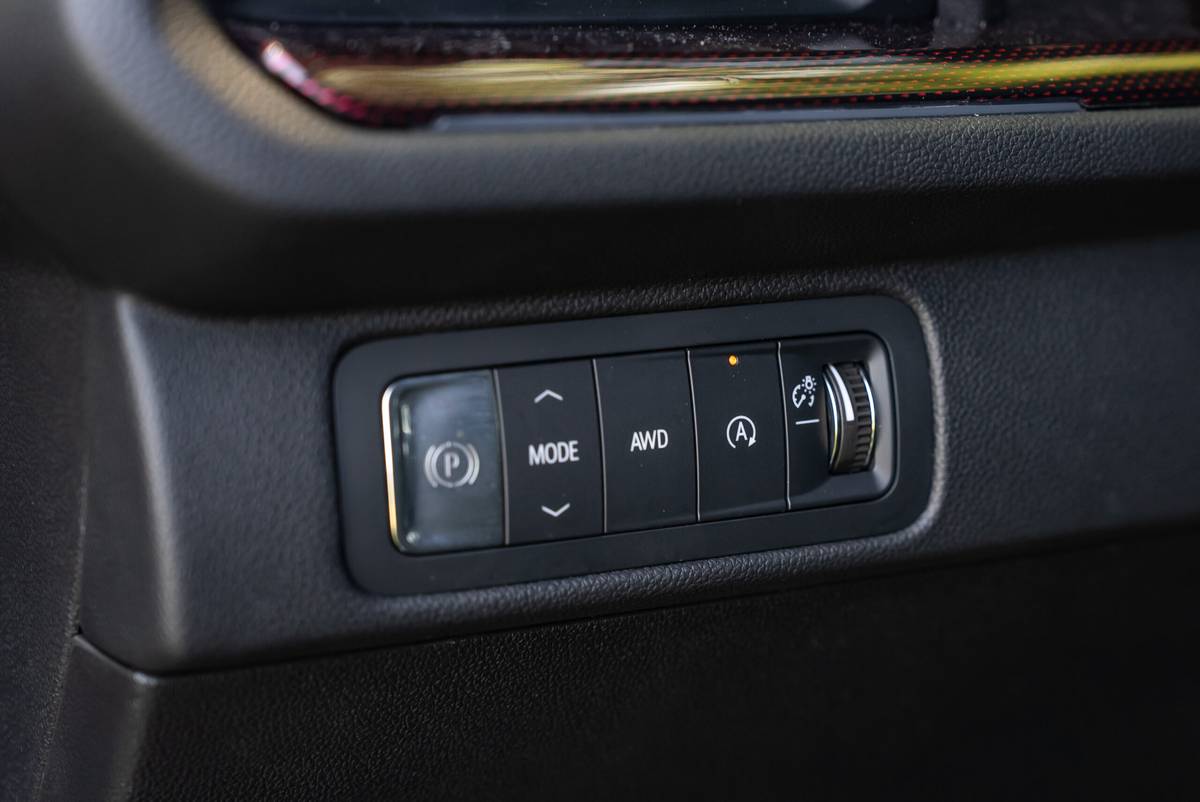 chevrolet traverse z71 2025 31 commandes du tableau de bord intérieur à l'échelle jpg