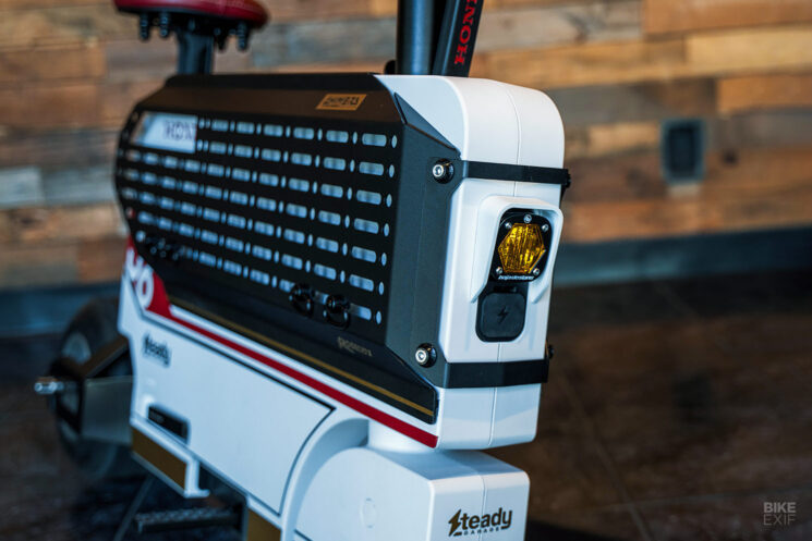 Honda Motocompacto personnalisé par Steady Garage