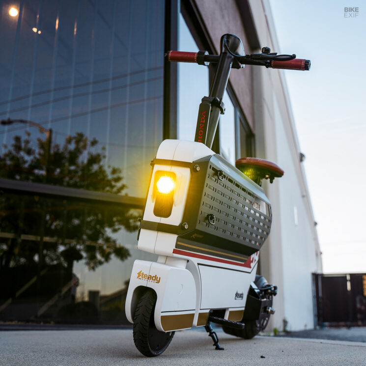 Honda Motocompacto personnalisé par Steady Garage