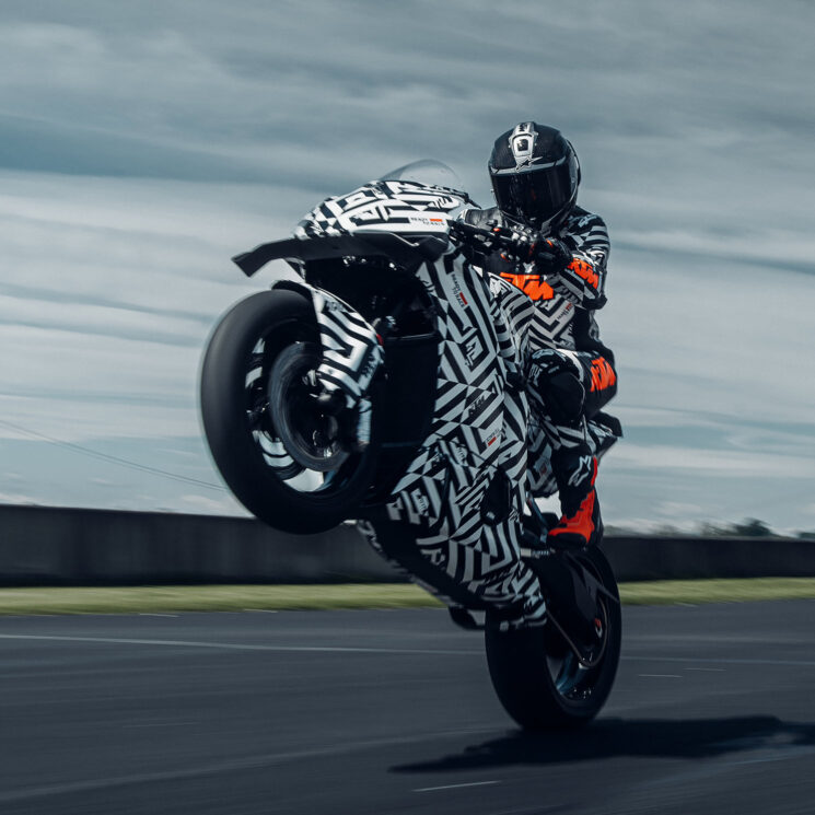 Vélo de course de production KTM 990 RC R 2025