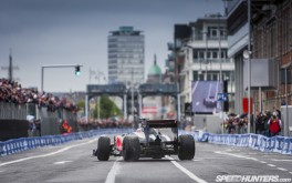 Lancement du MP4-26 dans les rues - Photo 1920 x 1200 de Paddy McGrath