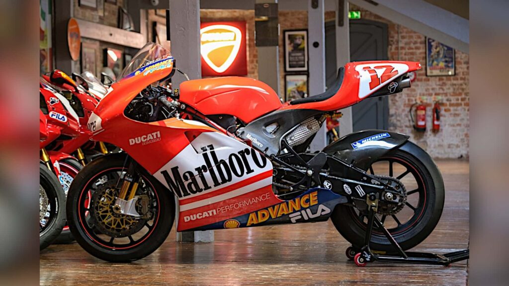 C'est maintenant votre chance de posséder une véritable Troy Bayliss Ducati Desmosedici GP3