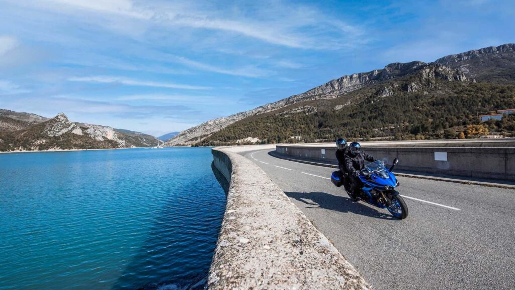 L'Espagne permettra aux motocyclistes d'utiliser l'accotement pour réduire le trafic