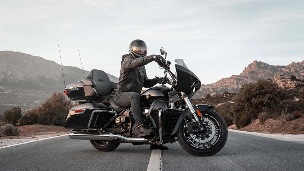 Le Mitt 808 Traveler est une Harley Road Glide si vous louchez assez fort