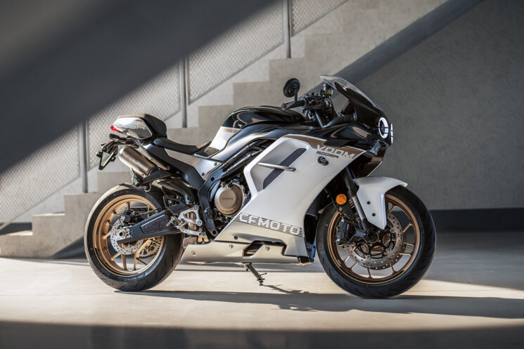 Moto sportive rétro CFMoto 500SR Voom