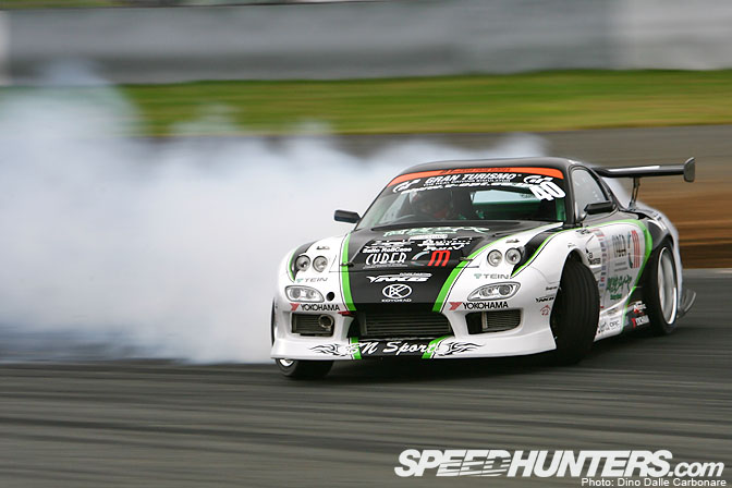 Car Feature>> D1gp Awa Tire 3-rotor Fd3s&nbsp;Rx-7