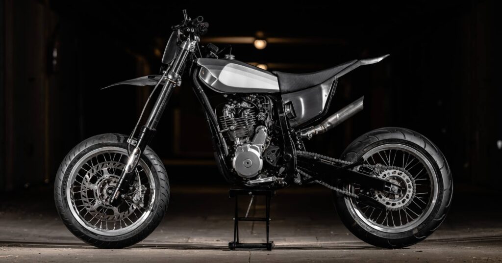 Metal Motard : une supermotard Beta M4 maigre d'Italie