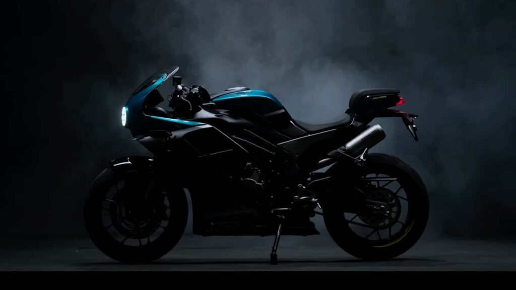 CFMoto taquine une moto de sport rétro avec le 500SR Voom