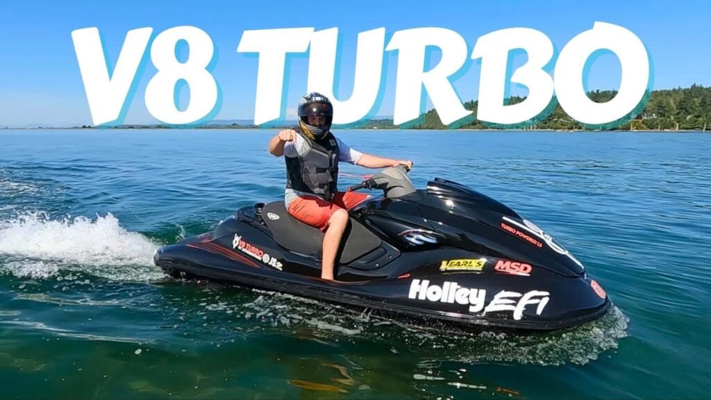 Ce jet ski a un V8 caché sous sa coque et un turbo