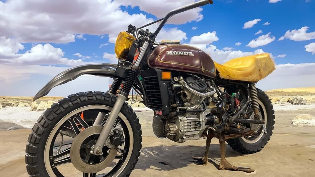 Cette Honda vintage à peine en marche peut-elle faire un bon vélo ADV ?