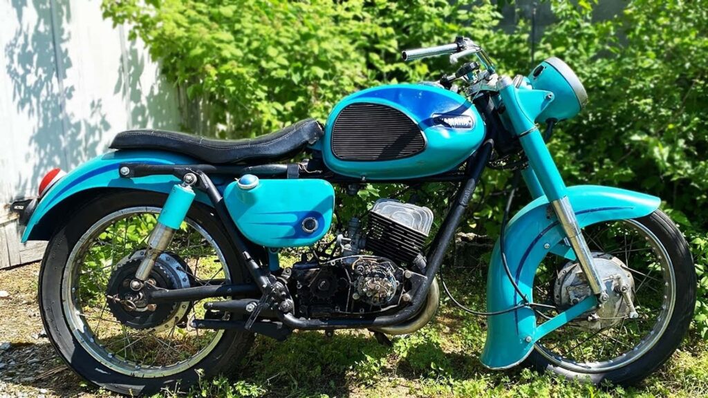 La Yamaha trouvée dans un hangar démarre pour la première fois depuis... longtemps