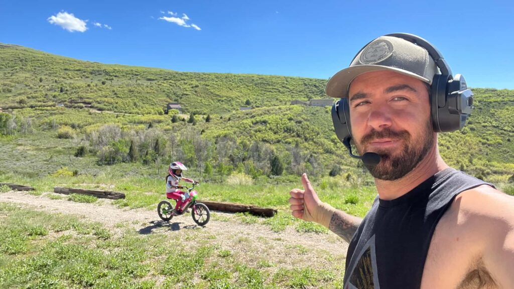Les Edgephones PackTalk de Cardo me font sourire chaque fois que j'entraîne ma fille