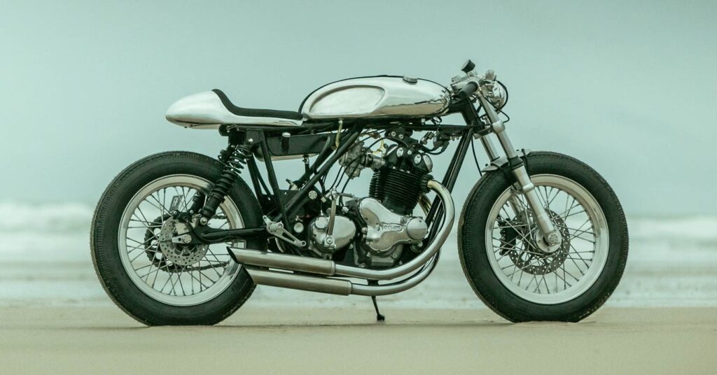 Cool à l'ancienne : un café racer Norton Commando par FCR Original
