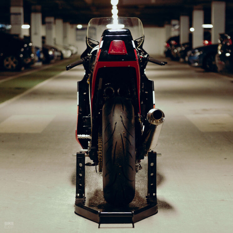 Suzuki GSX-R1100 customisée par HAXCH Moto