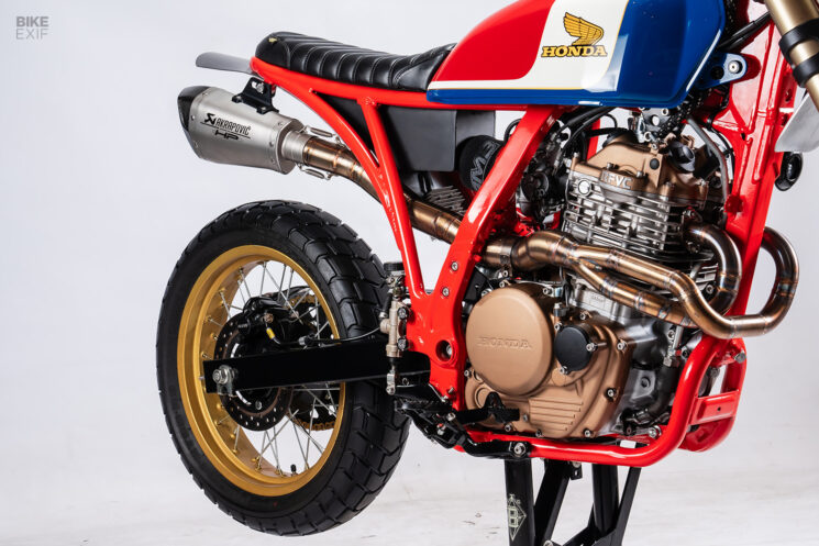 Honda NX650 personnalisée par STG Tracker