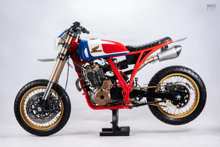 Honda NX650 personnalisée par STG Tracker