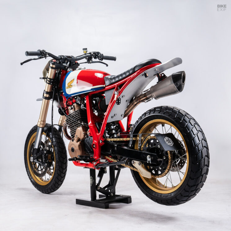 Honda NX650 personnalisée par STG Tracker