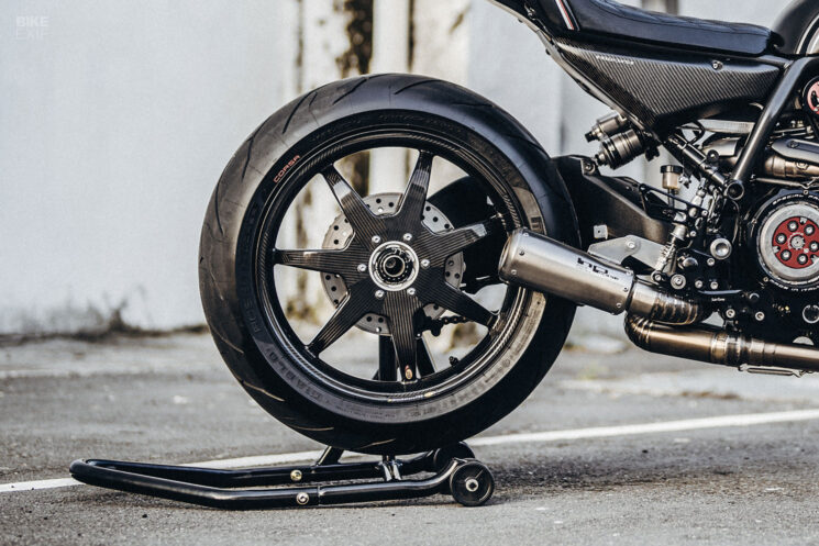 Ducati Scrambler Rough Crafts avec roues en fibre de carbone BST