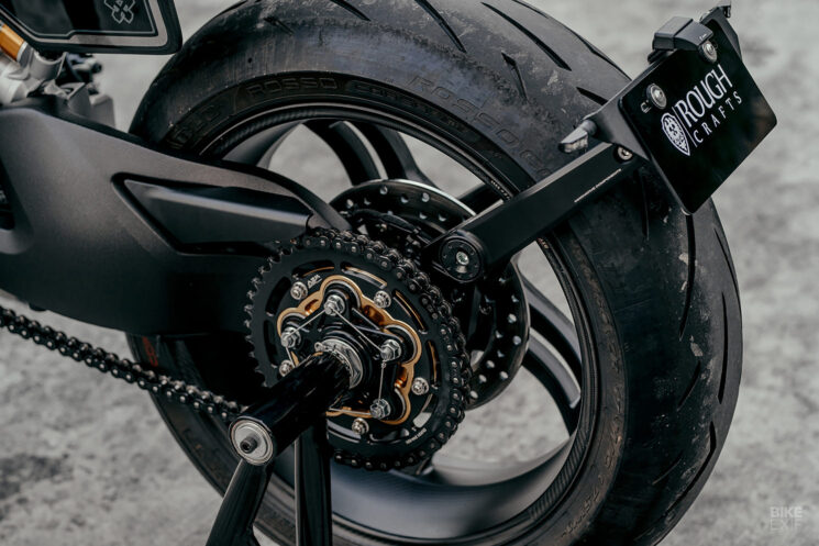 Ducati Hypermotard Rough Crafts avec roues en fibre de carbone BST