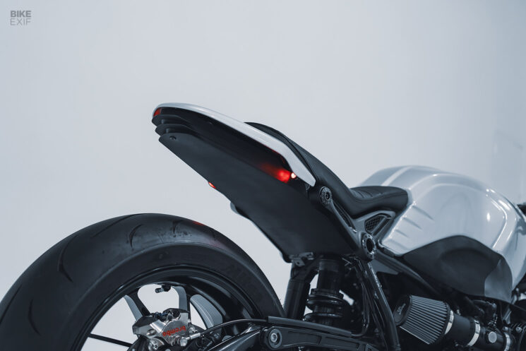 BMW R nineT café racer néo-futuriste