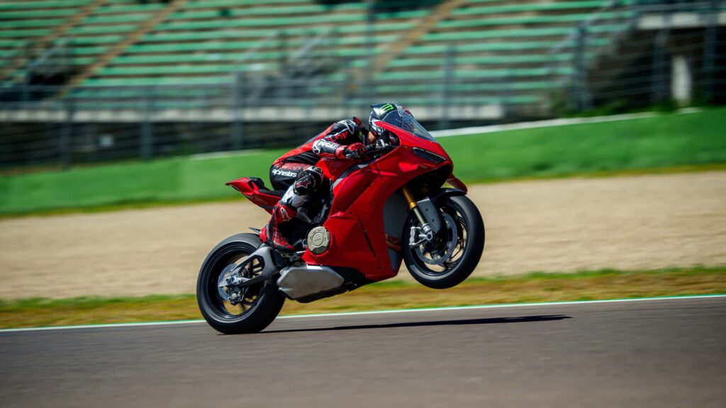Ducati a perdu la tête avec la nouvelle Panigale V4, elle devrait s'engager
