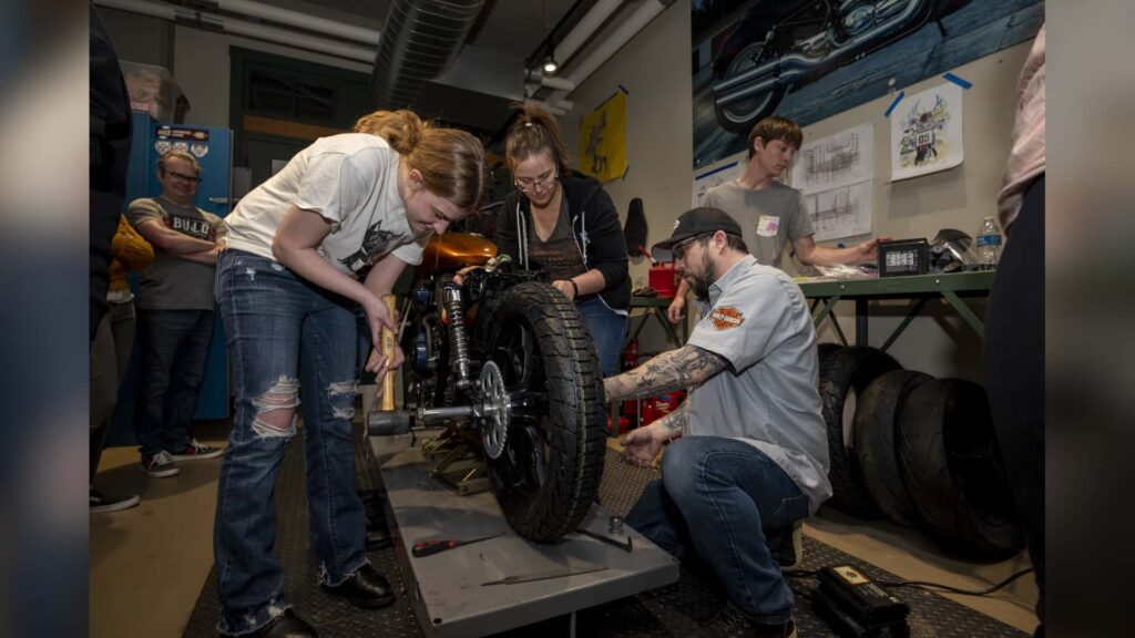 Build Moto façonne l'avenir de la mécanique moto, Harley devient sponsor