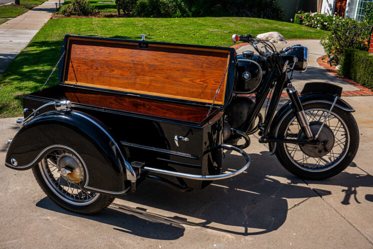 BMW R60/2 de 1965 avec un side-car de transport Steib