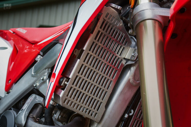 Modifications budgétaires pour motos tout-terrain homologuées pour la route