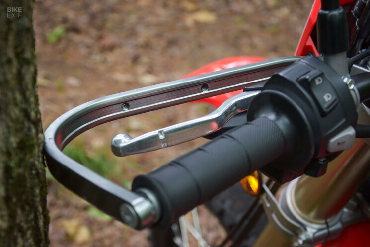 Modifications budgétaires pour motos tout-terrain homologuées pour la route