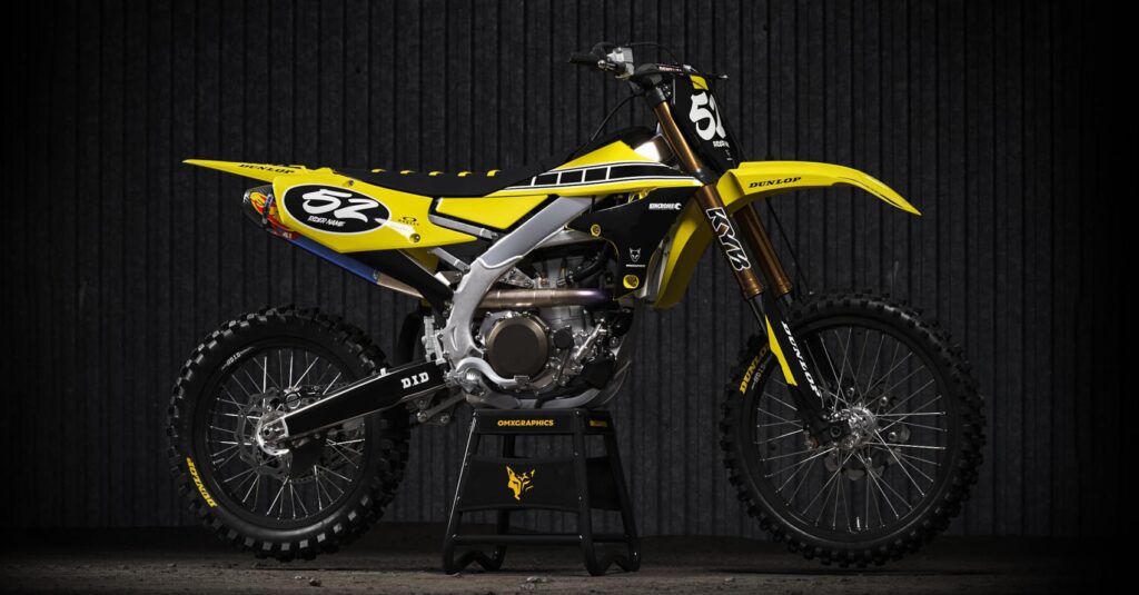 Déchiquetez avec style : des modifications économiques pour votre moto tout-terrain homologuée pour la route