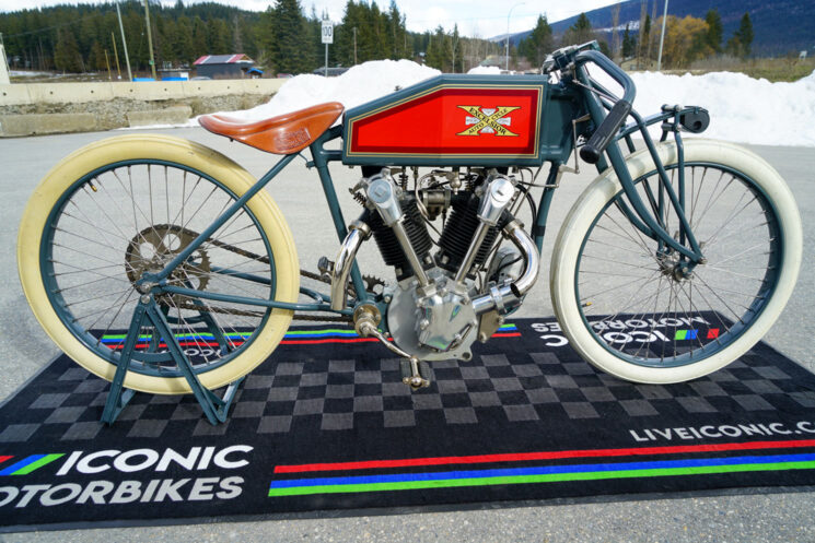 Réplique de tracker de planche Excelsior vintage