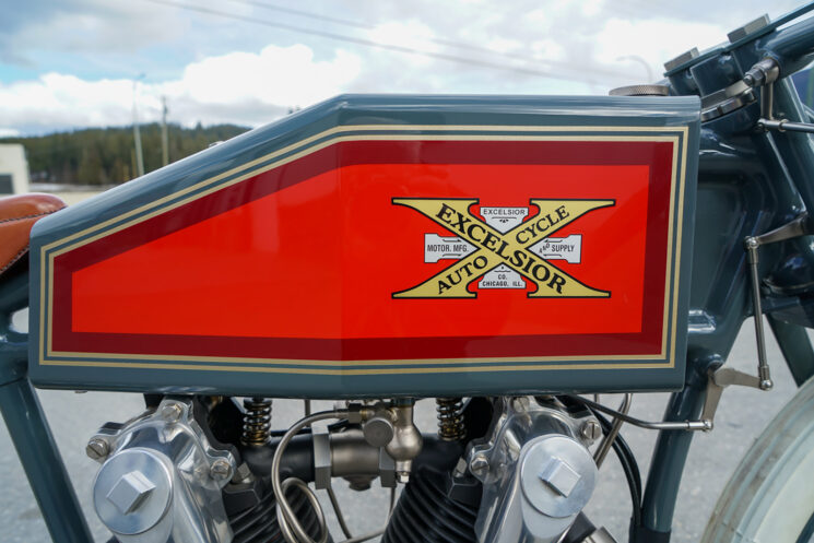 Réplique de tracker de planche Excelsior vintage