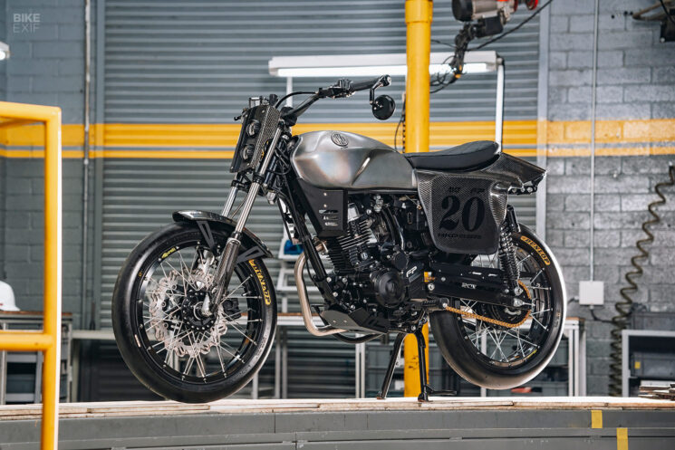AKT NKD 125 street tracker par FP