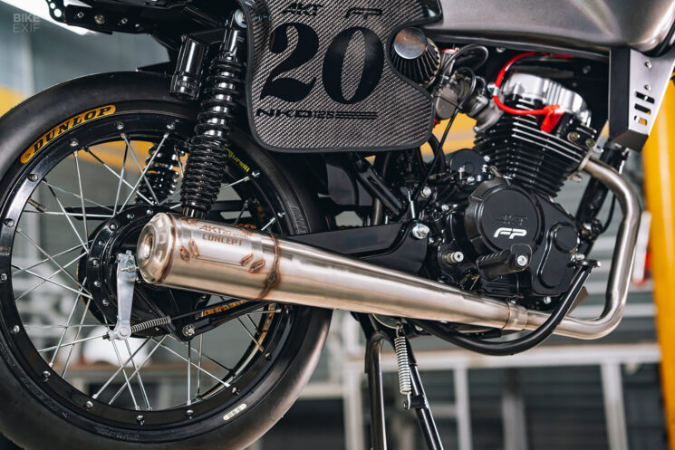 AKT NKD 125 street tracker par FP