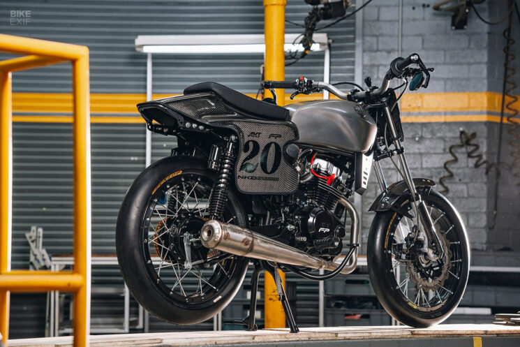 AKT NKD 125 street tracker par FP