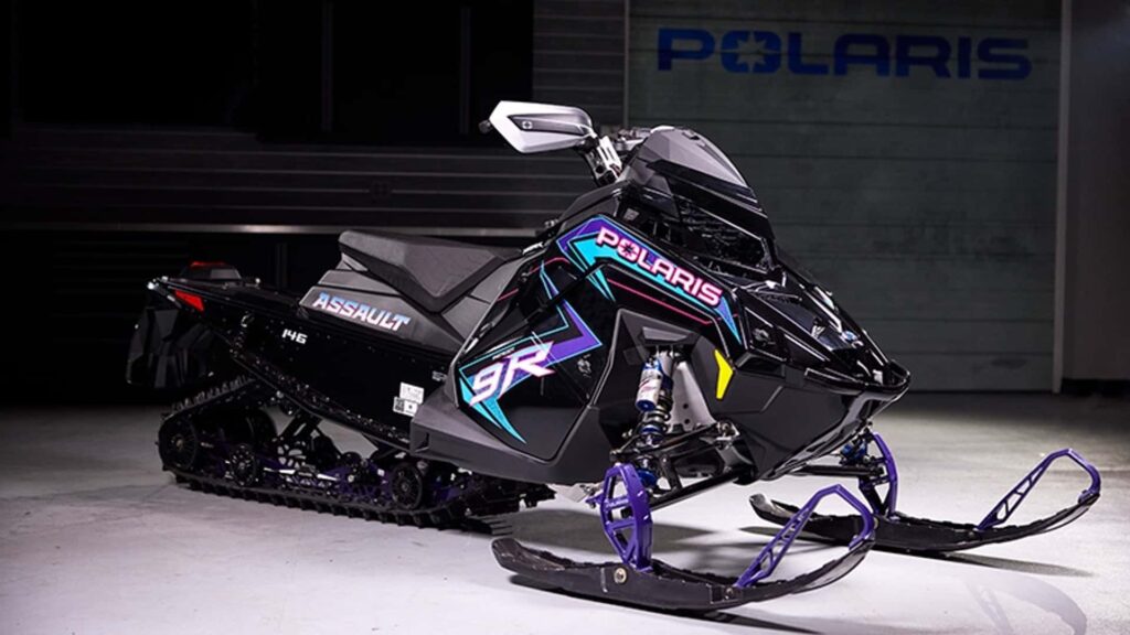 Polaris lance sa première motoneige en édition limitée, avec des graphismes des années 1990