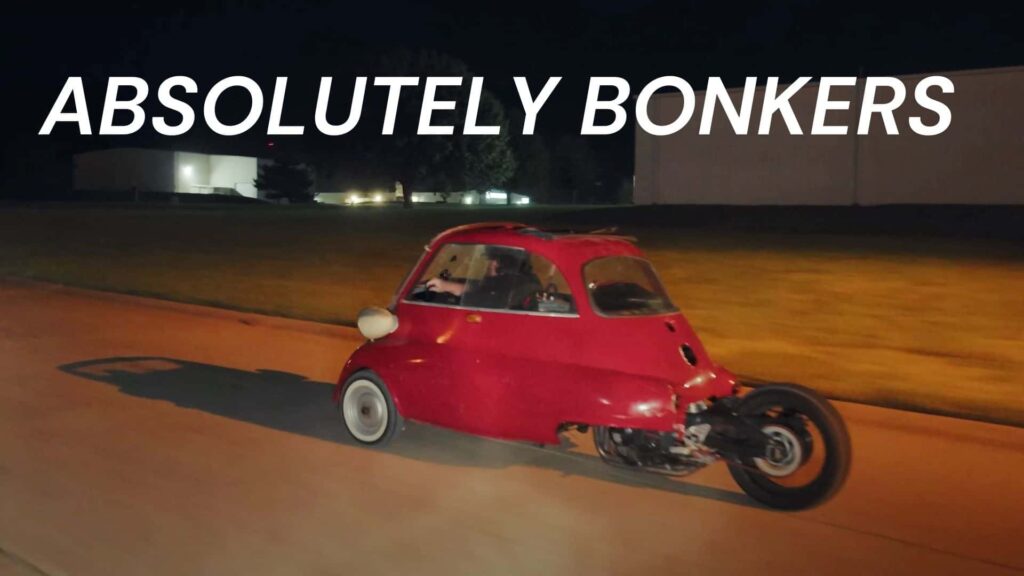Quelqu'un a coincé une Yamaha R6 à l'arrière d'une BMW Isetta et a mis un terme à sa journée