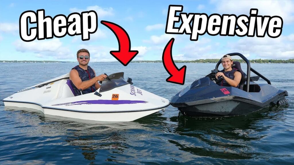 Regardez ce jet ski rétro se déchirer, jusqu'à ce qu'il chavire