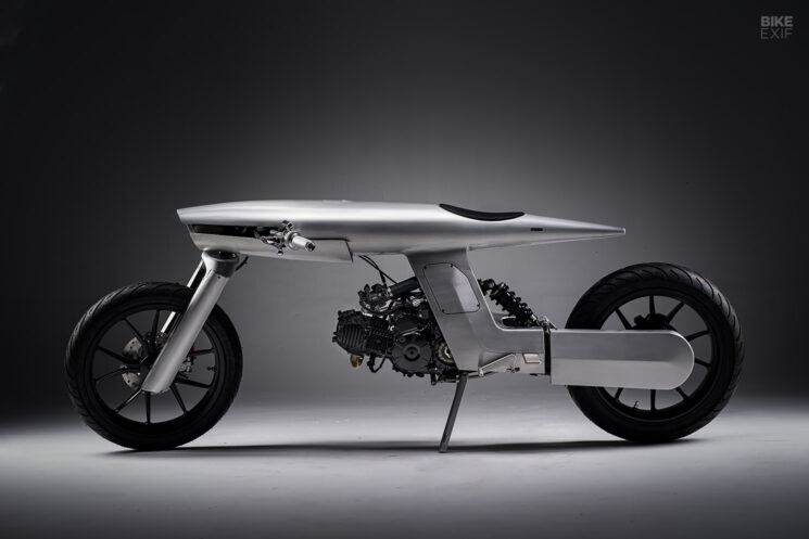 Concept de moto futuriste EVE Odyssey par Bandit9