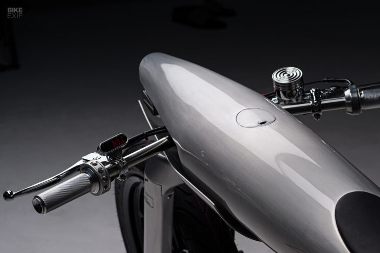 Concept de moto futuriste EVE Odyssey par Bandit9